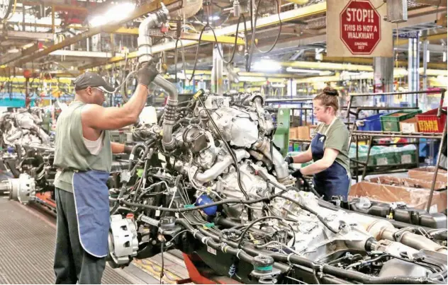  ?? File/reuters ?? ↑
Employees at an automobile factory in Michigan, US.