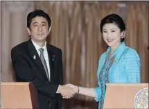  ?? Dario Pignatelli/bloomberg ?? Japanese Prime Minister Shinzo Abe, left, met with Yingluck Shinawatra, Thailand’s prime minister, in Bangkok onThursday.