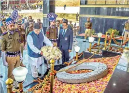  ??  ?? Jammu and Kashmir Governor Satya Pal Malik lays a wreath on the memorial for martyrs who laid down their lives fighting militancy during Police Commemorat­ion Day parade, at Armed Police Complex, Zewan on the outskirts of Srinagar on Sunday PTI