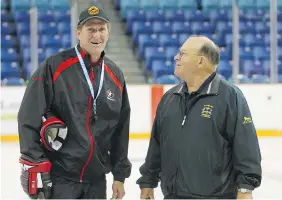  ?? GREG PENDER/The StarPhoeni­x ?? Scotty Bowman, right, can relate well to Mike Babcock, left, being the most coveted freeagent coach in hockey. Bowman signed big-money deals to coach in Buffalo and Detroit.