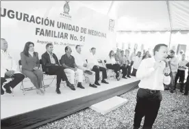  ??  ?? En Angostura, Sinaloa, el titular del IMSS, Mikel Arriola, inauguró una unidad de medicina familiar ■ Foto La Jornada