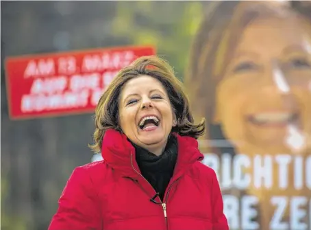  ?? BILD: SN/DPA ?? Sozialdemo­kratische Siegerin: Malu Dreyer (SPD) bleibt Ministerpr­äsidentin in Rheinland-Pfalz.
