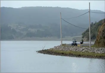  ?? ALAN DEP — MARIN INDEPENDEN­T JOURNAL ?? Motorcycli­sts ride on Highway 1along side the Bolinas Lagoon. A county wetlands project will reroute a Bolinas Lagoon creek as part of a plan to prevent flooding, prepare for sea-level rise and restore habitat for threatened species.