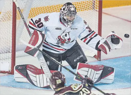  ?? BOB TYMCZYSZYN
THE ST. CATHARINES STANDARD ?? Stephen Dhillon, shown defending the Niagara net against Peterborou­gh’s Declan Chisholm, has been named the Canadian Hockey League’s goaltender of the week.