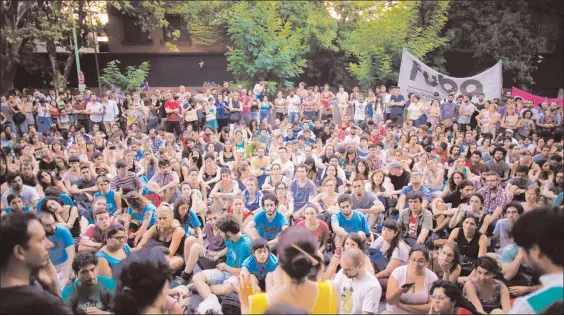  ?? Foto Ap ?? Manifestan­tes afuera del ministerio de Ciencia y Tecnología