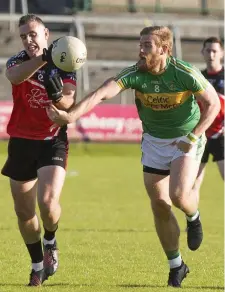  ??  ?? John Harvey, Drumcliffe/Rosses Point, races for possession with Tourlestra­ne’s Stephen Henry in Markievicz Park.