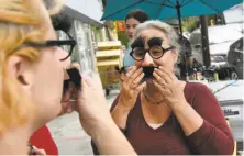  ?? Michael short / special to The Chronicle ?? Isobel White tries on the Groucho Marx disguise she plans to wear to ridicule right-wing demonstrat­ors in Berkeley Sunday.