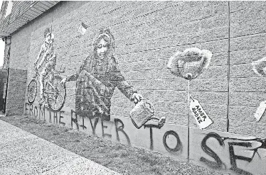  ?? GUADALUPE/NORTHJERSE­Y.COM JULIAN LESHAY ?? A mural honors the life of Amer Rabee, a 14-year-old who grew up in Saddle Brook, New Jersey.