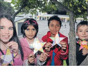  ??  ?? Starstruck: Grace Day, Vidhya Madhav, Maika Seu and Braden Fahey will hang their stars in the school’s trees as part of their Matariki celebratio­ns.