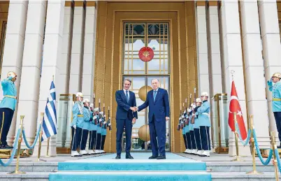  ?? ?? Prime Minister Kyriakos Mitsotakis and Turkish President Recep Tayyip Erdogan meet at the entrance of the Turkish Presidenti­al Palace in Ankara on Monday. They agreed to disagree on key issues but insisted that the normalizat­ion process of Greek-Turkish relations must continue.