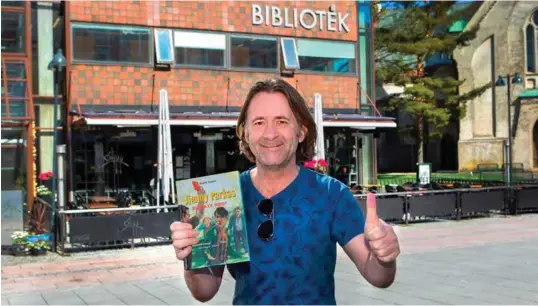  ?? FOTO: HEIDA GUDMUNDSDO­TTIR ?? André Vaaler er ute med sin nye bok «Direkte rødt». Den lanseres på Kristiansa­nd Folkebibli­otek på mandag.
