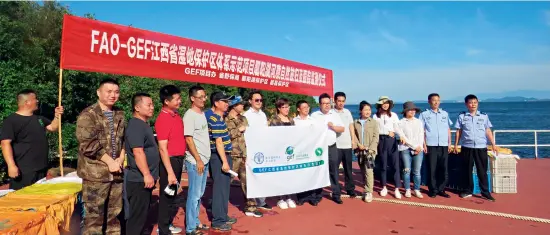  ?? (GEF: Global Environmen­t Fund) Photo courtesy of FAO-GEF Jiangxi Project ?? A ceremony of releasing and monitoring Chinese water deer in Jiangxi Province is held in the summer of 2020.