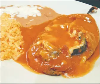  ?? AMBER STANLEYKRUTH/NWA DEMOCRATGAZETTE ?? The chili relleno ( above) is a cheese- stuffed poblano pepper topped with a seasoned
tomato sauce.