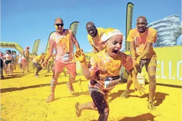  ?? ARMAND HOUGH African News Agency (ANA) ?? FAMILIES, friends and fitness enthusiast­s came together to enjoy this year’s Cape Town Color Run, held on the Sea Point Promenade. |