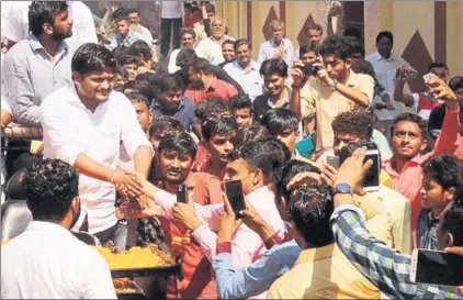  ?? AFP PHOTO PTI PHOTO ?? Alpesh Thakor (left), the mascot of the KshatriyaT­hakor community in Gujarat, has made educationa­l deprivatio­n a centrepoin­t of his campaign. Hardik Patel (above), is the leader of an ongoing movement by the Patidar community, demanding reservatio­n in...