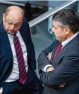  ?? Foto: dpa ?? Die einstigen Freunde haben sich nicht mehr viel zu sagen: Martin Schulz (links) und Sigmar Gabriel.