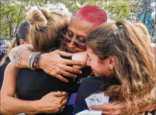  ?? MELANIE BELL / THE PALM BEACH POST ?? India Goodman, a Pulse nightclub survivor, comforts Marjory Stoneman Douglas High students about to board buses Tuesday for Tallahasse­e, where they plan to plead for change. In another call for action, West Boca High students left school at 9:30 a.m.,...