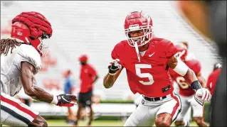  ?? MACKENZIE MILES/UGA ?? Above: Freshman receiver Adonai Mitchell (5) should see some playing time.