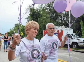 ?? PHELAN M. EBENHACK/AP ?? Casey’s parents, Cindy and George Anthony, mark their granddaugh­ter Caylee's birthday on Aug. 9, 2011, by visiting the site in Orlando where her body was found.