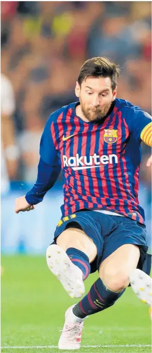  ??  ?? Mesmerisin­g Lionel Messi scores the second goal for Barcelona at the Nou Camp yesterday.