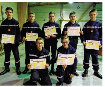  ??  ?? Remise de diplômes aux jeunes sapeurs-pompiers.