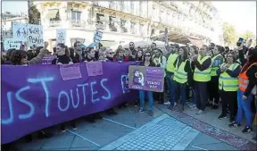  ??  ?? Lors de la marche organisée par #NousToutes, samedi à Montpellie­r.