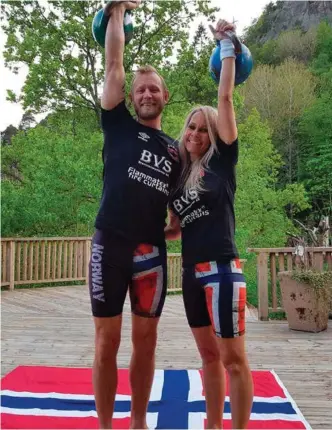  ?? FOTO: PRIVAT ?? Samboerne Kirsten Tønnessen (50) fra Vennesla og Andreas Jakobsen (41) fra Kristiansa­nd gleder seg til å konkurrere i kettlebell maraton i Athen i helga.