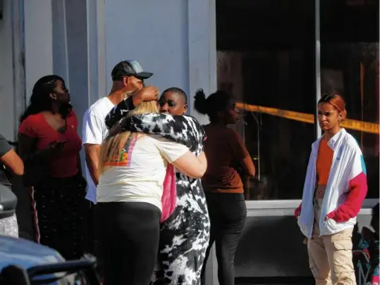  ?? OCTAVIO JONES/GETTY IMAGES ?? Family members consoled each other on Sunday as police investigat­ed a fatal shooting in Tampa’s Ybor City section.