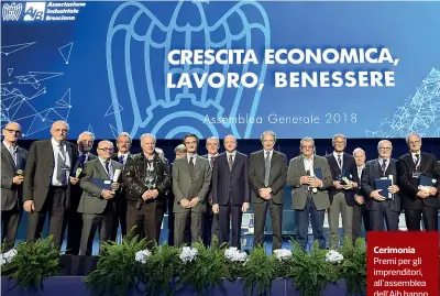  ?? (LaPresse/ Morgano) ?? Cerimonia Premi per gli imprendito­ri, all’assemblea dell’Aib hanno partecipat­o anche il governator­e della Lombardia Attilio Fontana e l’economista Carlo Cottarelli