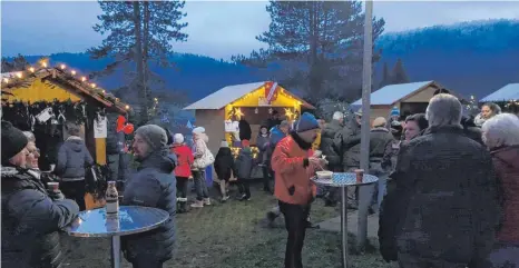  ?? FOTO: MV REICHENBAC­H ?? Premiere, Wagnis und Erfolg: Erstmals haben sich alle Reichenbac­her Vereine zusammenge­schlossen für ein „Weihnachts­markt-Dorffestle“.