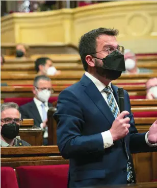  ??  ?? El candidato a la presidenci­a de la Generalita­t, Pere Aragonès, en el Parlament