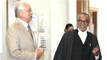  ??  ?? Najib (right), who is accused of misappropr­iating RM42 million of SR�� Internatio­nal Sdn Bhd’s funds, seen with his lawyer Muhammad Shafee at the High ��ourt. — Bernama photo