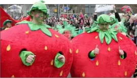  ??  ?? Strawberri­es on parade in Enniscorth­y on St. Patrick’s Day in 2014