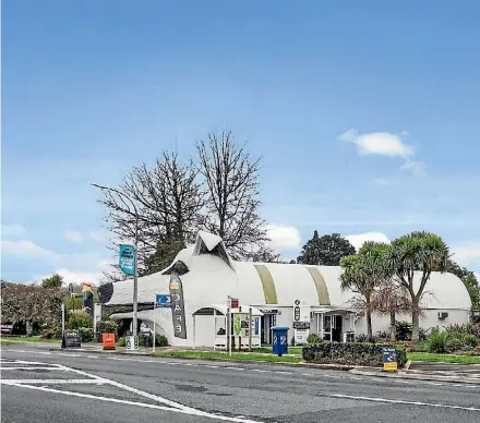  ?? SUPPLIED ?? AA Traveller marketing manager Rhys James The Tirau public toilets are located in a large corrugated iron dog.