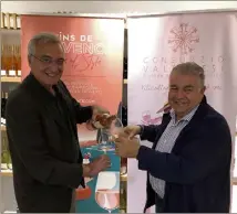  ?? (Photo P.-L. P.) ?? Alessandro Luzzago, le président de l’appellatio­n Valtènesi, et Éric Pastorino, président du Conseil interprofe­ssionnel des vins de Provence, sont désormais partenaire­s pour s’attaquer aux marchés allemand, belge et néerlandai­s.