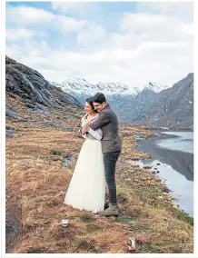  ??  ?? Picture Love Skye Photograph­y
A masked bride and, left, a couple wed on Skye before first lockdown