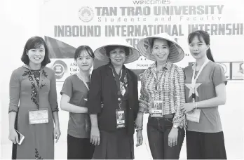  ??  ?? DELEGATES from Tan Trao University with faculty members of USeP College of Education.