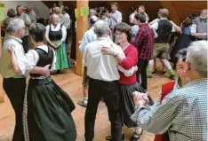  ?? Foto: Hans Hammer ?? Beim fröhlichen Tanztag im Haus im Moos herrschte bei den rund 60 Teilnehmer­n beste Stimmung in lockerer und ungezwunge­ner Atmosphäre.