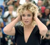  ?? ?? Sguardo Valeria Golino, 58 anni, a Cannes da regista