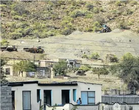  ??  ?? PAY DIRT: Earth-moving equipment extracting ore illegally near Tjibeng