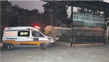  ??  ?? El hospital Saldaña es el centro de salud donde se tratan los pacientes confirmado­s con COVID-19.