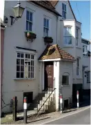  ??  ?? This Hampshire cottage could tell a few tales about the exploits of the notorious press gangs in past centuries.