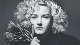  ??  ?? Julia Garner. La actriz de la serie Ozark también se sumó a la campaña.