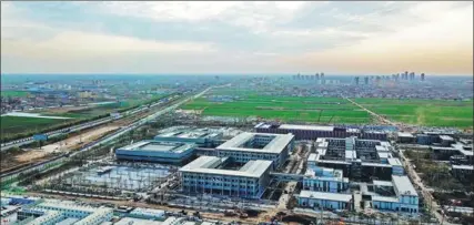  ?? MU YU / XINHUA ?? An aerial photo gives a view of the Xiongan Citizen Service Center still under constructi­on on Thursday in the new economic zone near Beijing.