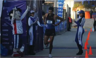  ?? / Sandro ?? a la meta por parte de Francisco Javier Morales quien se convirtió en el ganador de los 10 kilómetros.