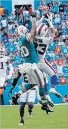  ?? JOEL AUERBACH THE ASSOCIATED PRESS ?? Buffalo’s Micah Hyde, right, intercepts a pass intended for Miami’s Kenny Stills.