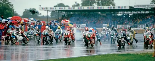  ??  ?? 1985 BGP 250 start. Spencer (19) gets away clean. Note Joey Dunlop on the second row.