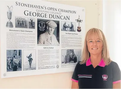  ?? Picture: Paul Smith. ?? Brenda Gowans of Stonehaven Golf Club in front of the new tribute board to George Duncan, who started there as an apprentice and went on to win the Open.