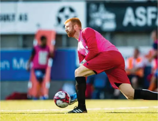  ?? FOTO: MARIUS SIMENSEN, BILDBYRÅN NORWAY ?? SJETTE: Renze Fij reddet straffe like før slutt og sikret Nest-Sotras sjette kamp uten baklengsmå­l denne sesongen. Her fra kampen mot Aalesund.