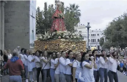  ??  ?? Procesión de la Virgen de las Cruces, en una edición anterior.